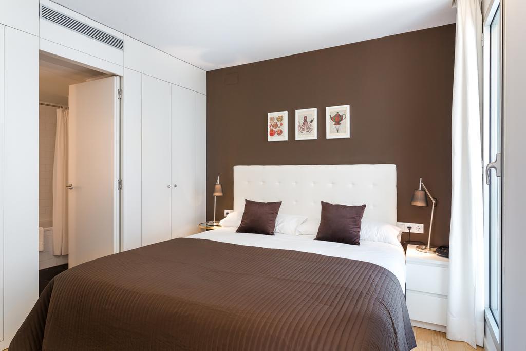 Urban District Apartments - Rambla Suites & Pool Barcelona Exterior photo