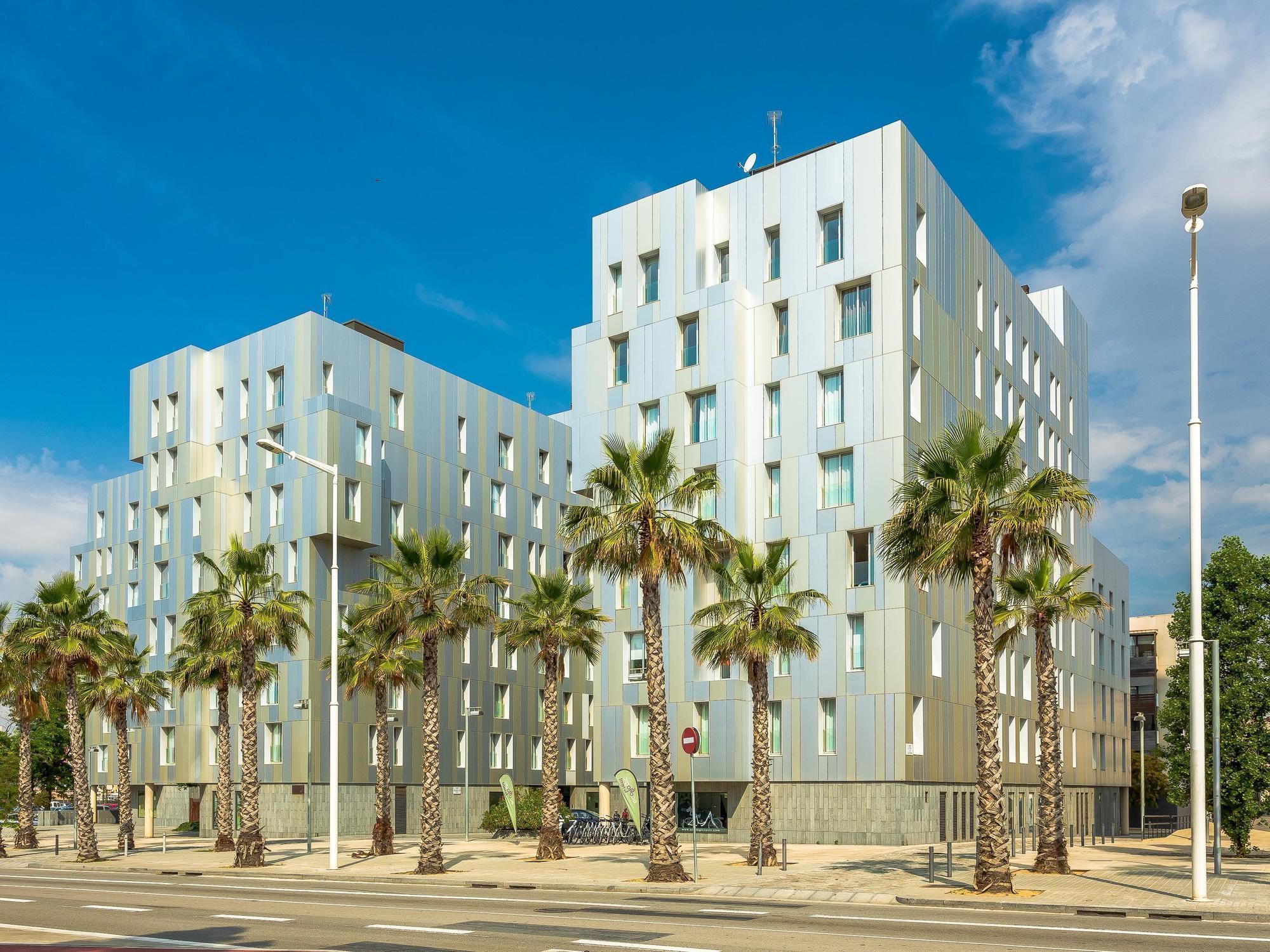 Urban District Apartments - Rambla Suites & Pool Barcelona Exterior photo