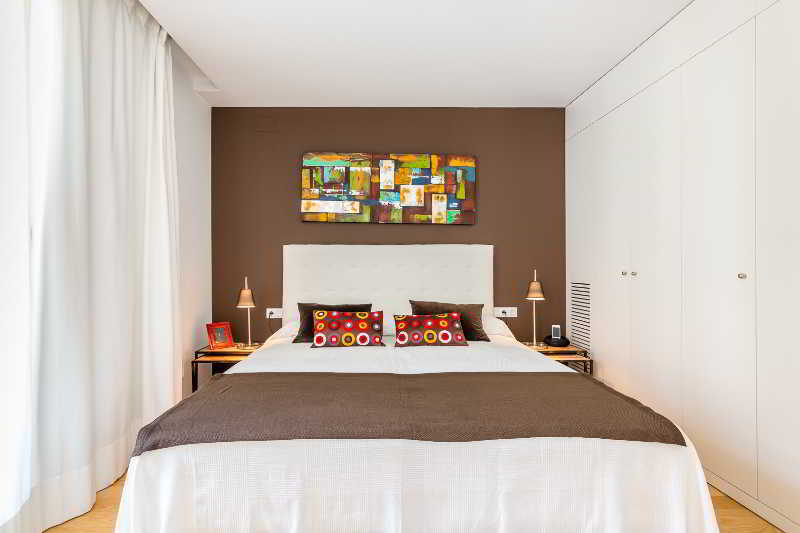 Urban District Apartments - Rambla Suites & Pool Barcelona Exterior photo