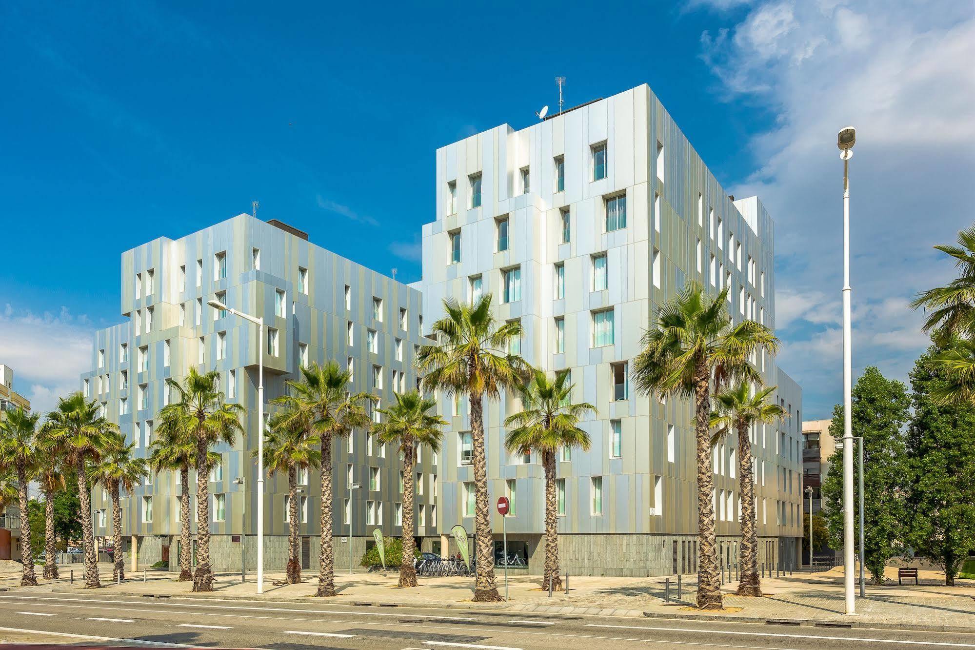 Urban District Apartments - Rambla Suites & Pool Barcelona Exterior photo