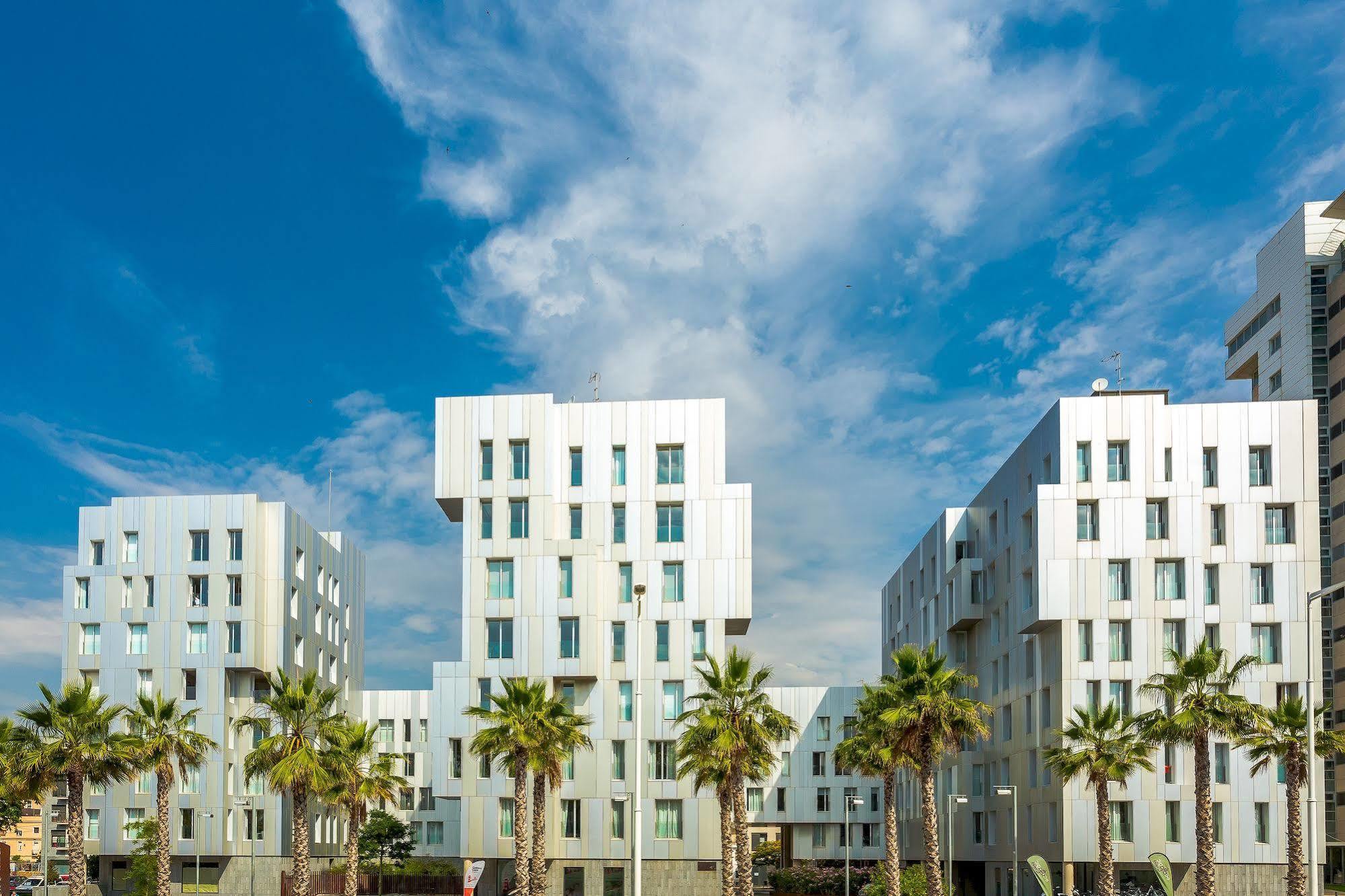Urban District Apartments - Rambla Suites & Pool Barcelona Exterior photo
