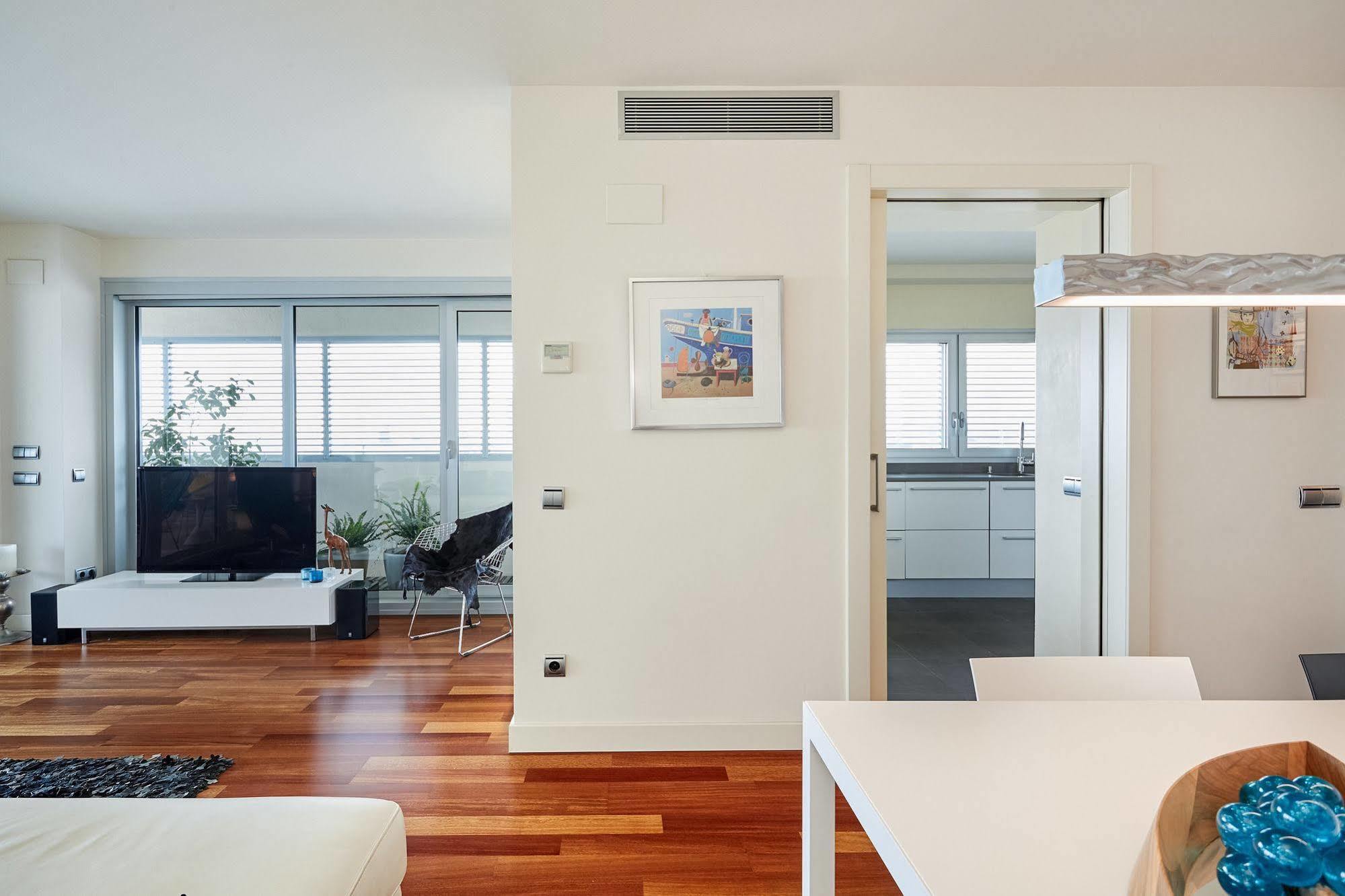 Urban District Apartments - Rambla Suites & Pool Barcelona Exterior photo