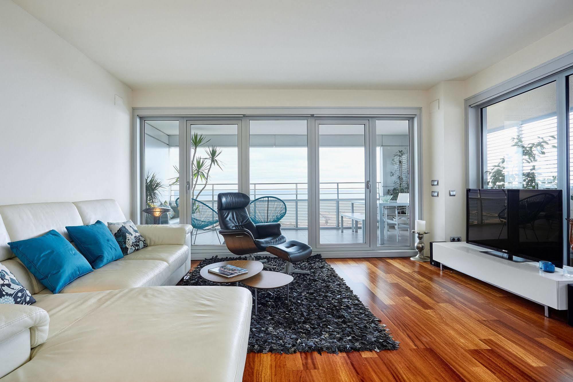 Urban District Apartments - Rambla Suites & Pool Barcelona Exterior photo