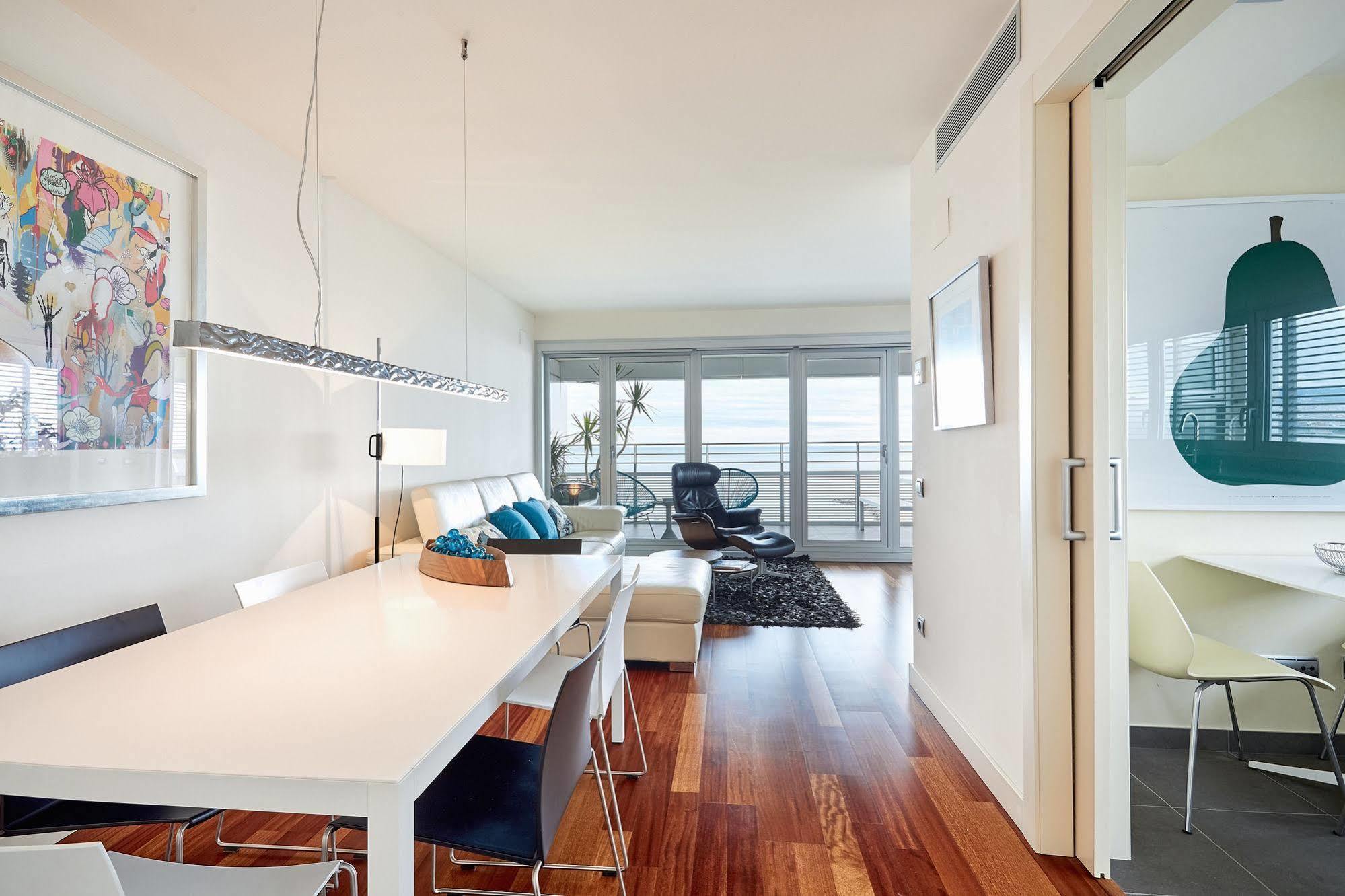 Urban District Apartments - Rambla Suites & Pool Barcelona Exterior photo