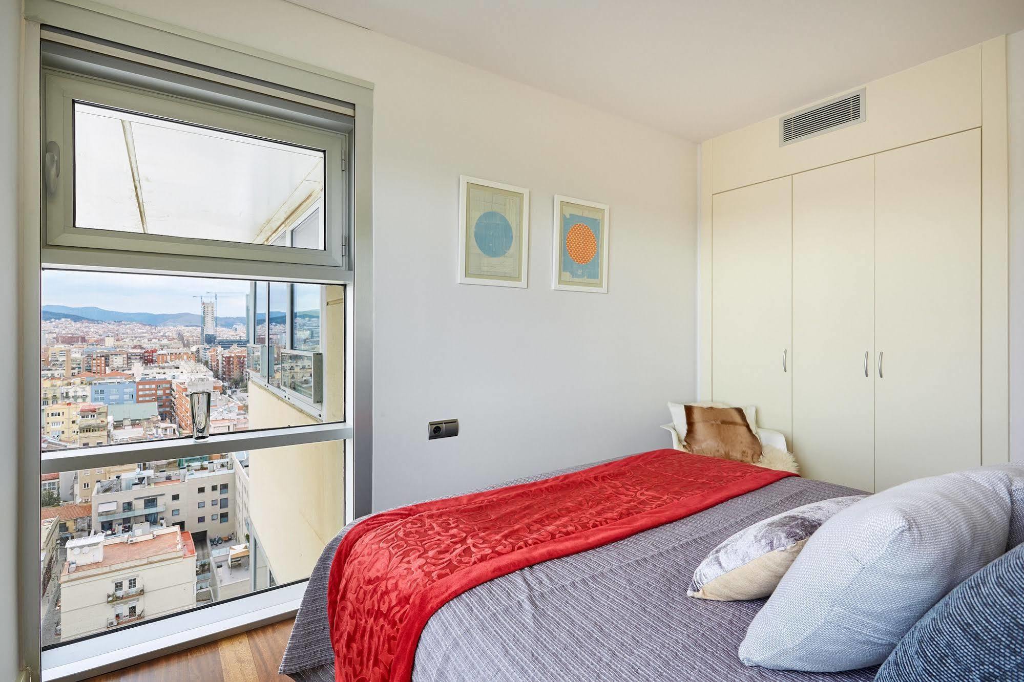 Urban District Apartments - Rambla Suites & Pool Barcelona Exterior photo