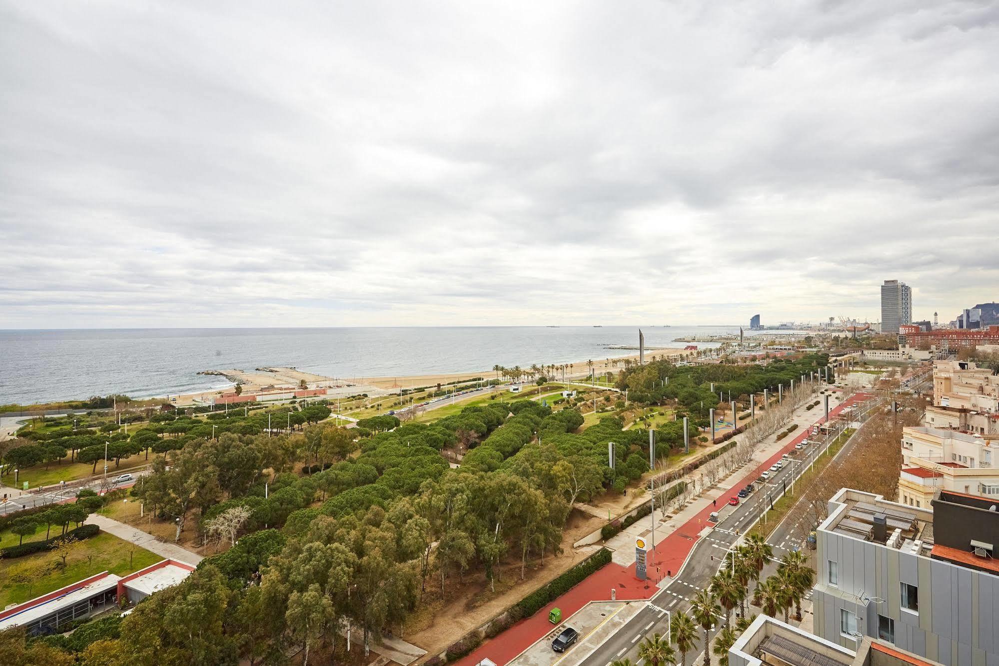 Urban District Apartments - Rambla Suites & Pool Barcelona Exterior photo